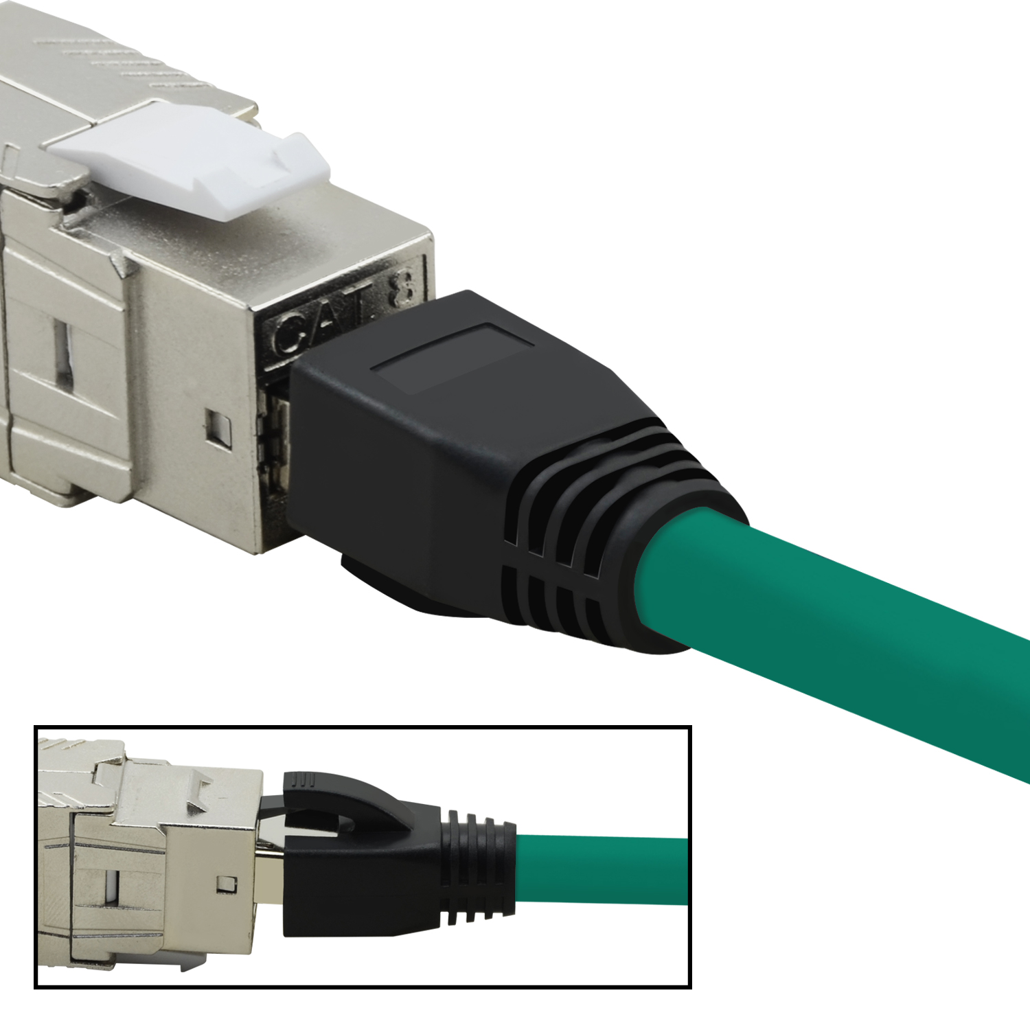 Nahaufnahme eines Ethernet-Kabels mit silbernem Stecker und grünem Kabel.