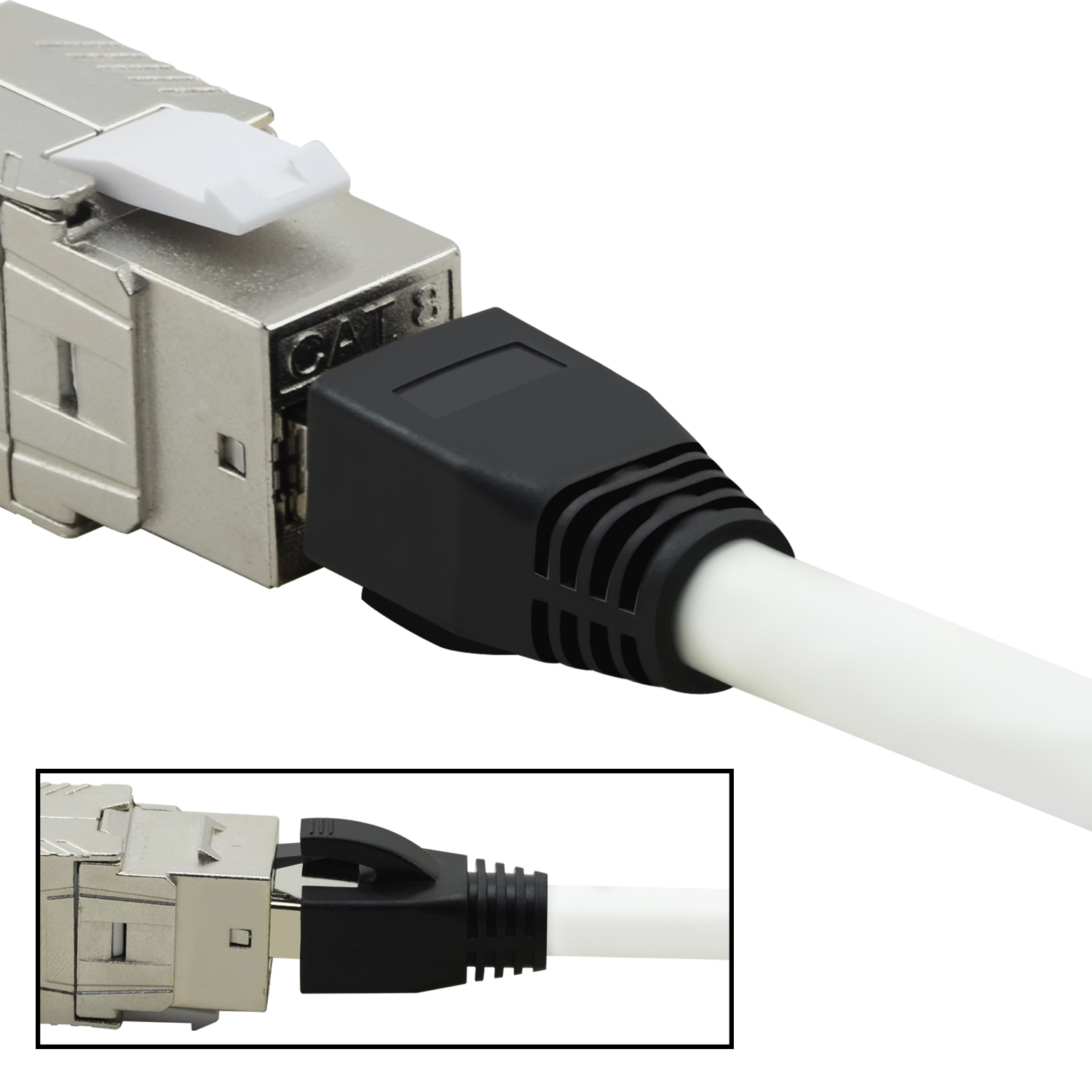 Ein Ethernet-Kabel mit einem schwarzen Stecker, der in einen Anschluss gesteckt ist.