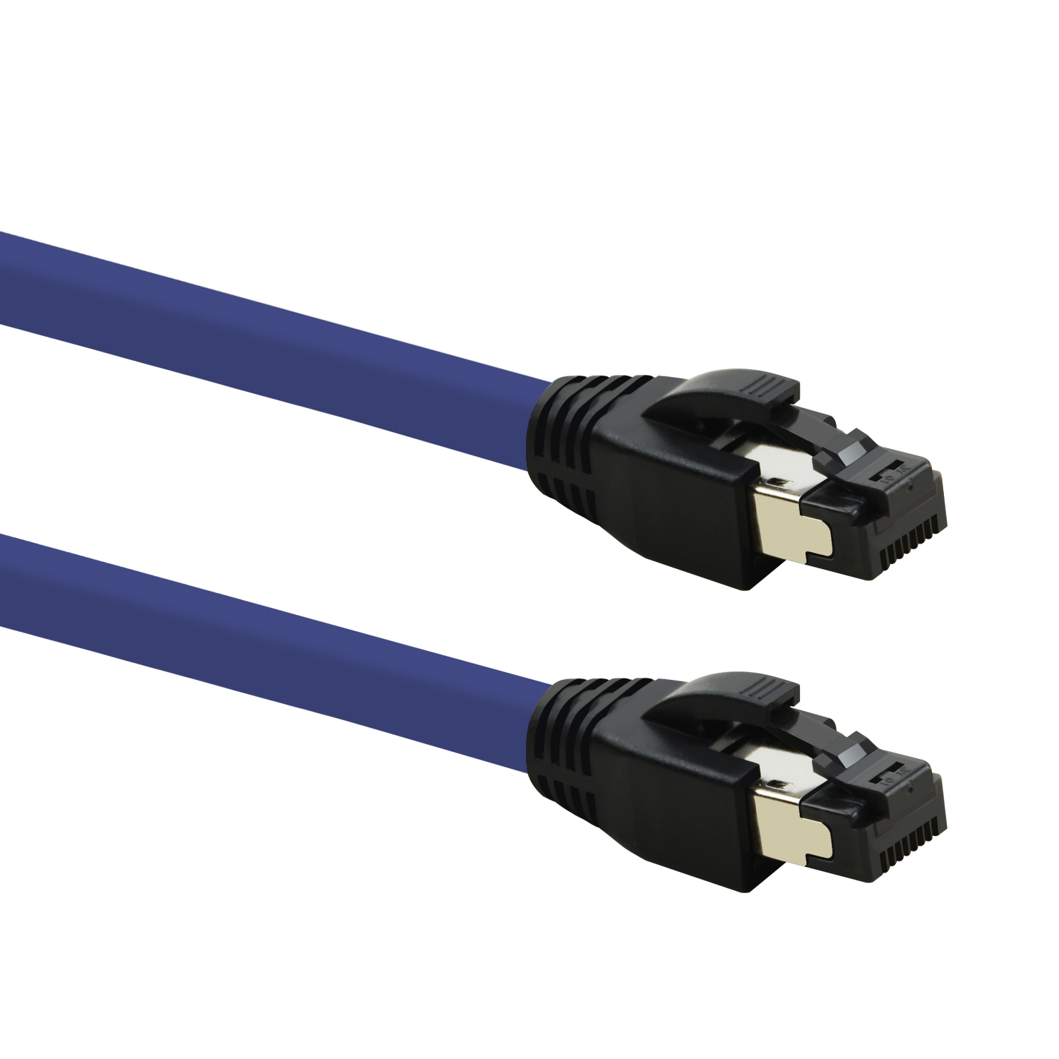 Zwei blaue Ethernet-Kabel mit schwarzen Steckern auf weißem Hintergrund.