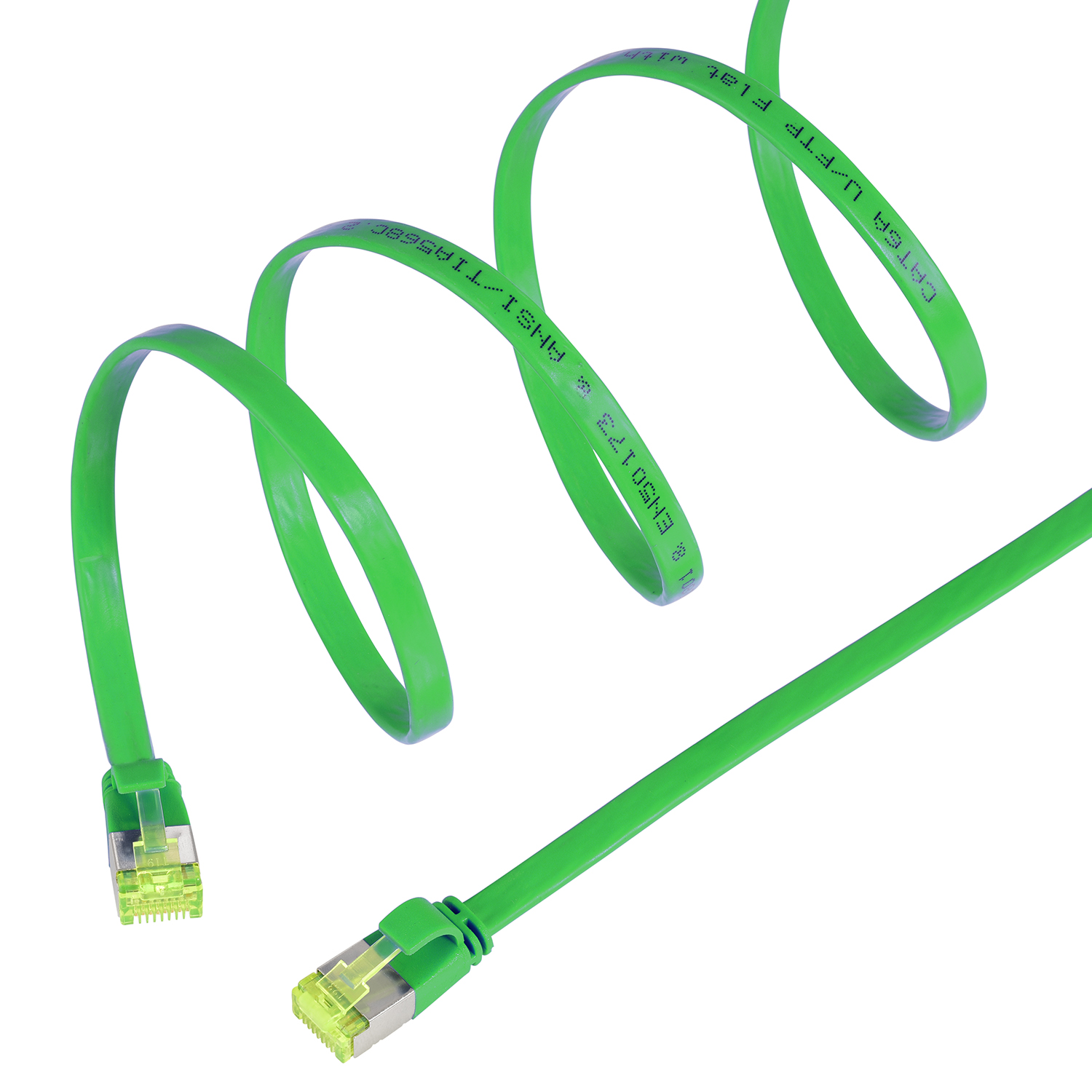 Ein grünes Netzwerkkabel mit grünen Steckern auf weißem Hintergrund.