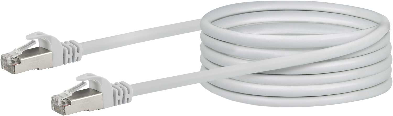 Ein aufgerolltes weißes Ethernet-Kabel mit silbernen Steckern an jedem Ende.