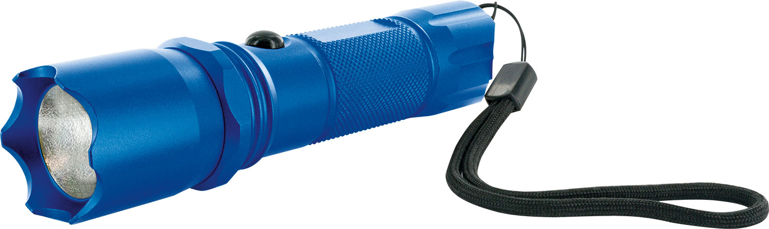 Blaue Taschenlampe mit schwarzer Handschlaufe. Weißer Hintergrund.