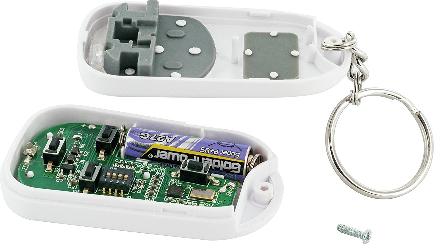 Ein Schlüsselanhänger mit Batterien und Platine, zerlegt, auf weißem Untergrund.