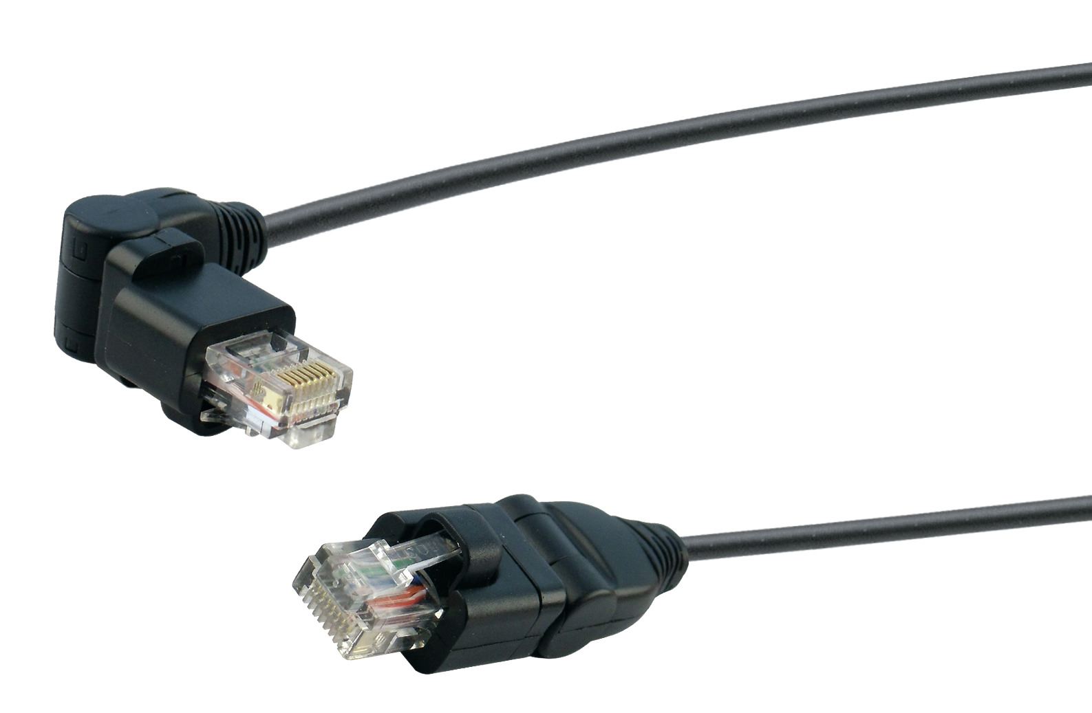 Zwei schwarze Netzwerkkabel mit RJ45-Steckern, abgewinkelt und gerade.