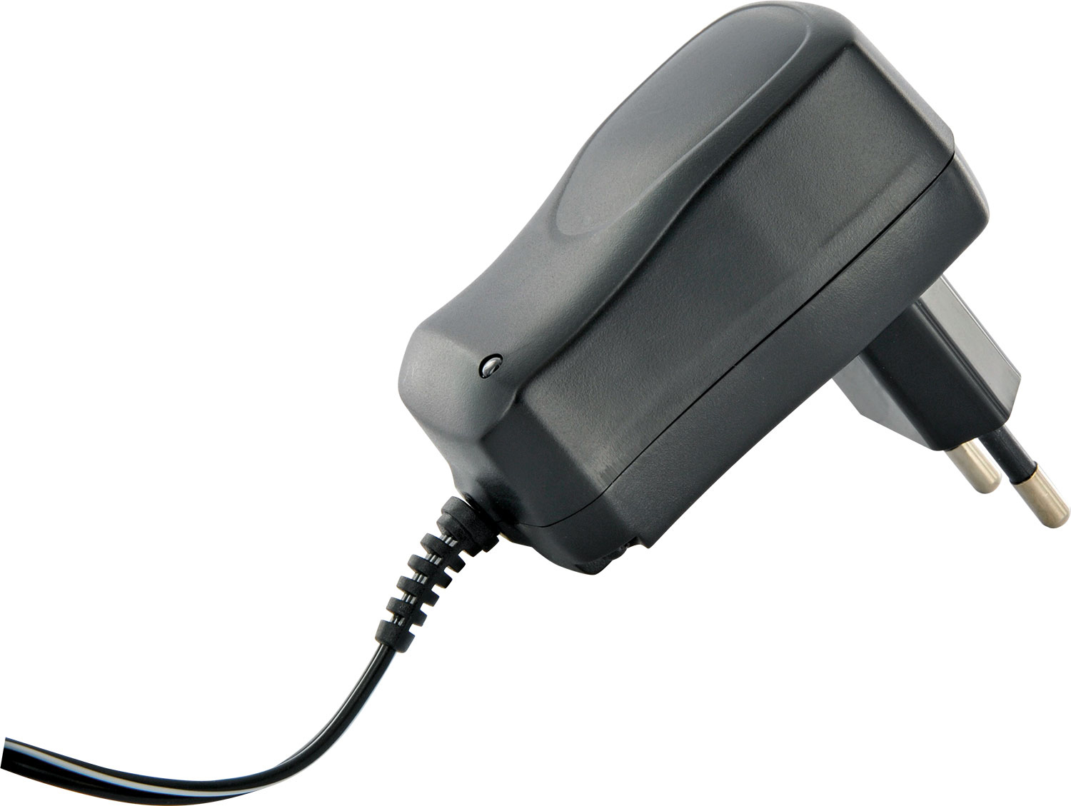Schwarzes Netzteil mit Stecker und Kabel.