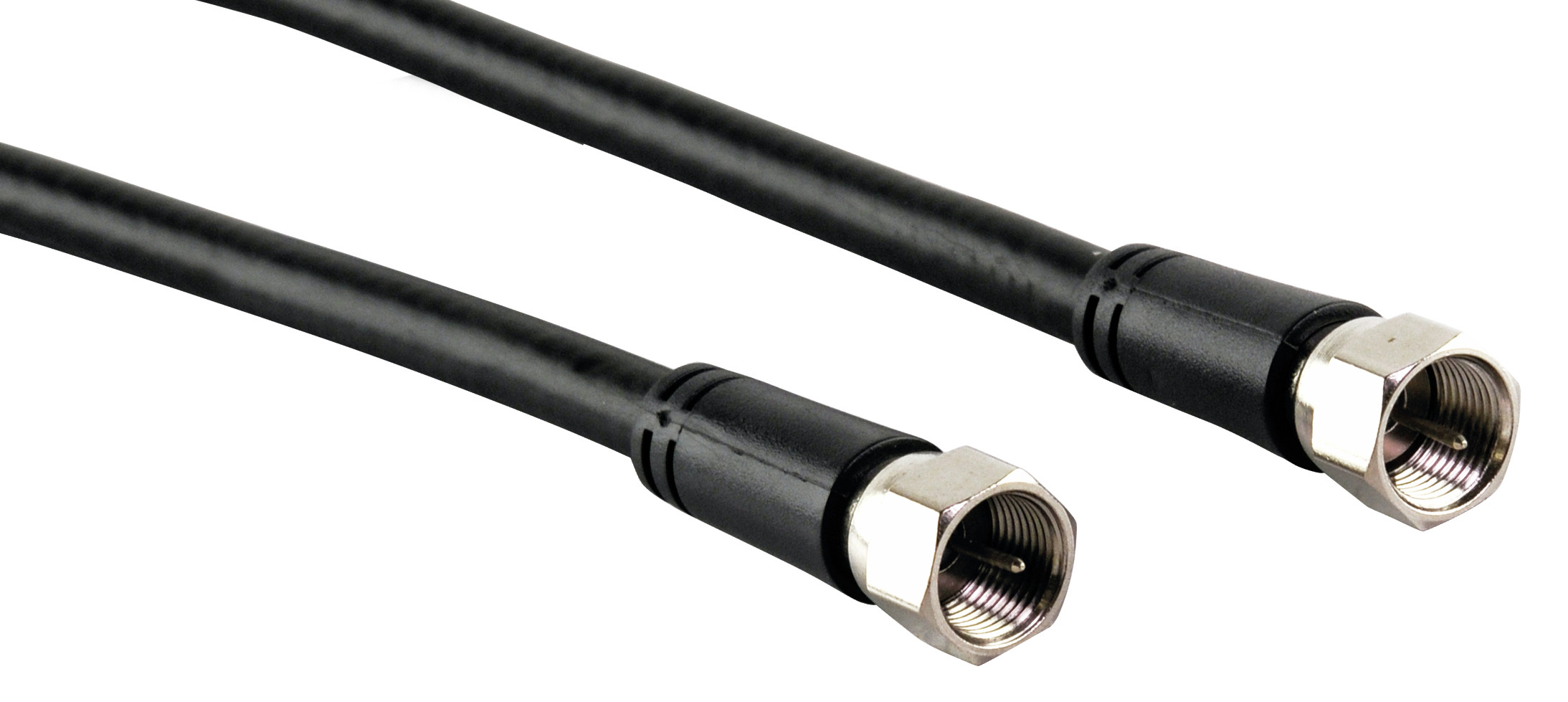 Schwarzes Koaxialkabel mit Steckern an beiden Enden. Schwarzes Kabel und Stecker. Weißer Hintergrund.