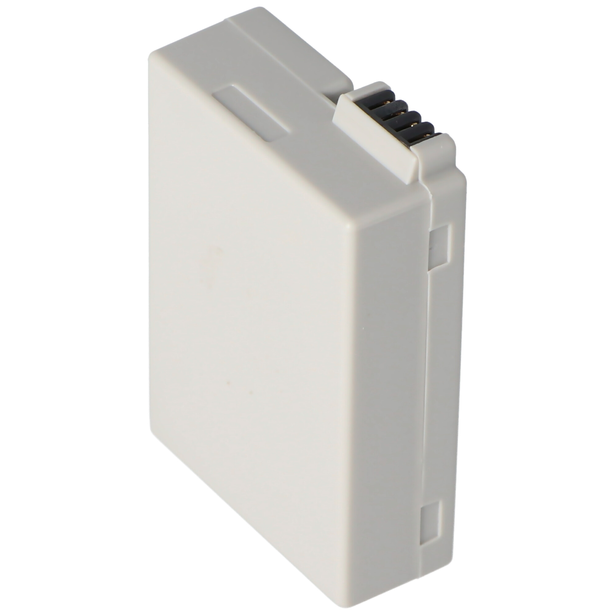 Weiße Batterie mit schwarzen Kontakten oben, rechteckige Form. Weißer Hintergrund.