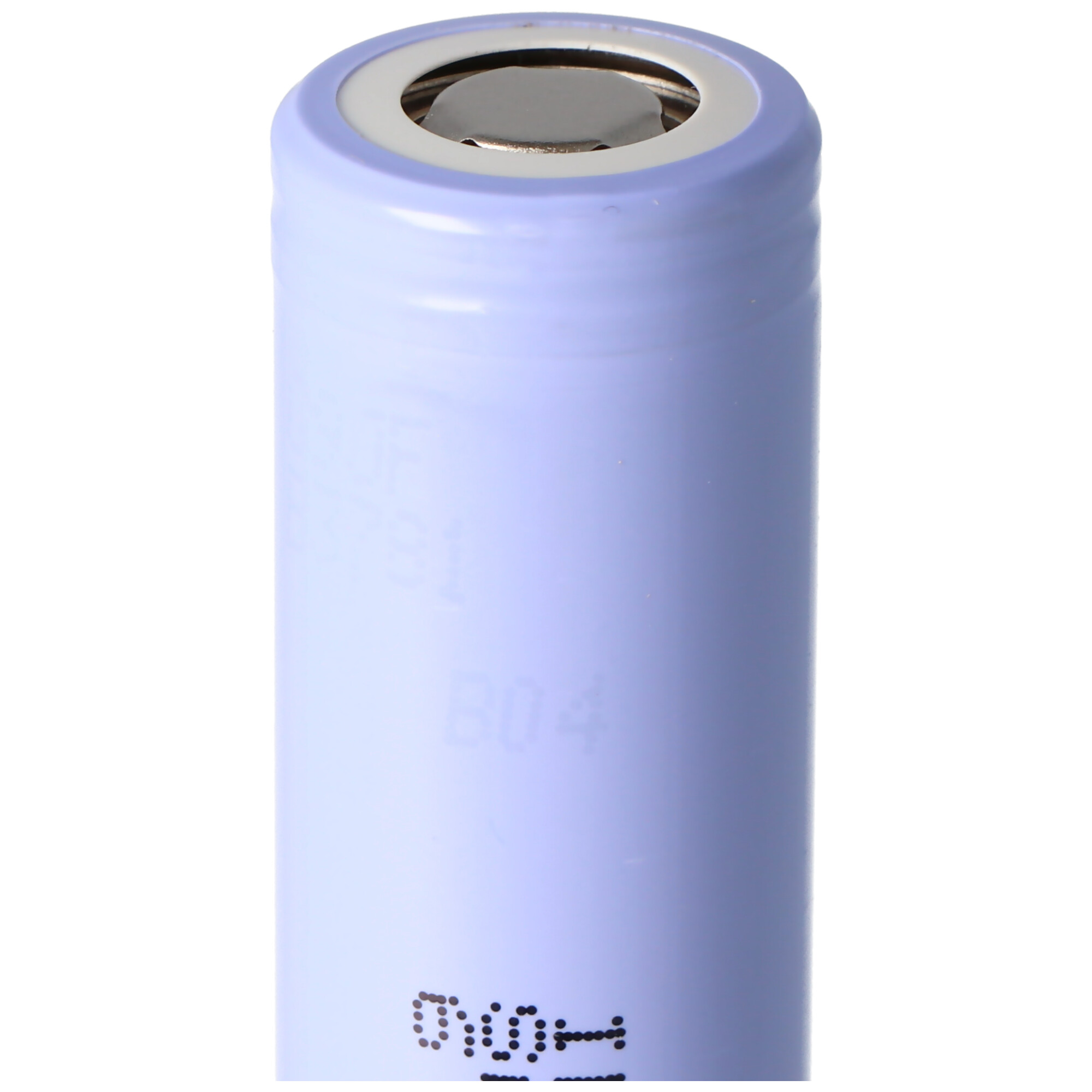 Helllila zylindrische Batterie, weißer Hintergrund, Draufsicht.