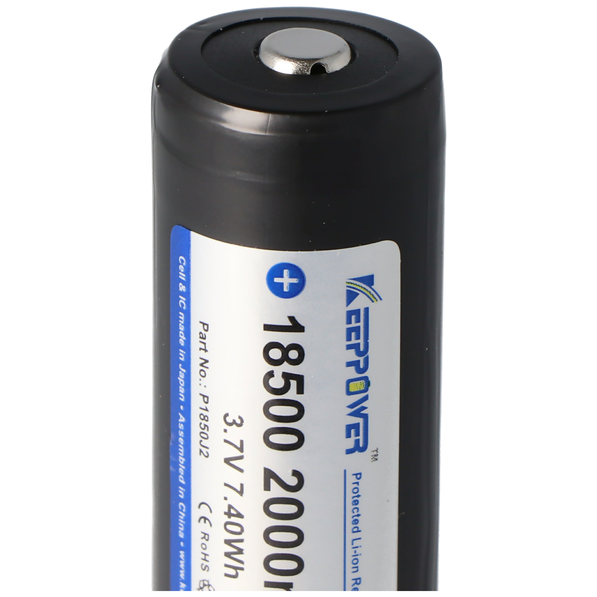 Zwarte cilindrische batterij met tekst.