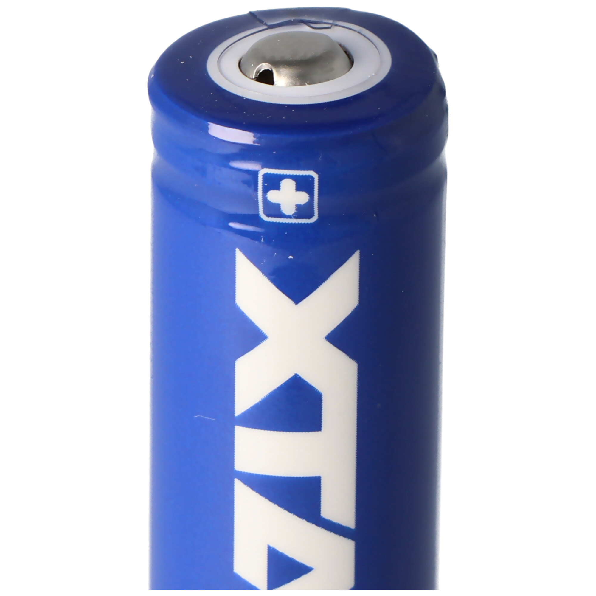 Blaue Batterie mit weißem Logo und Text 'XTAR', oben Metallkontakt.