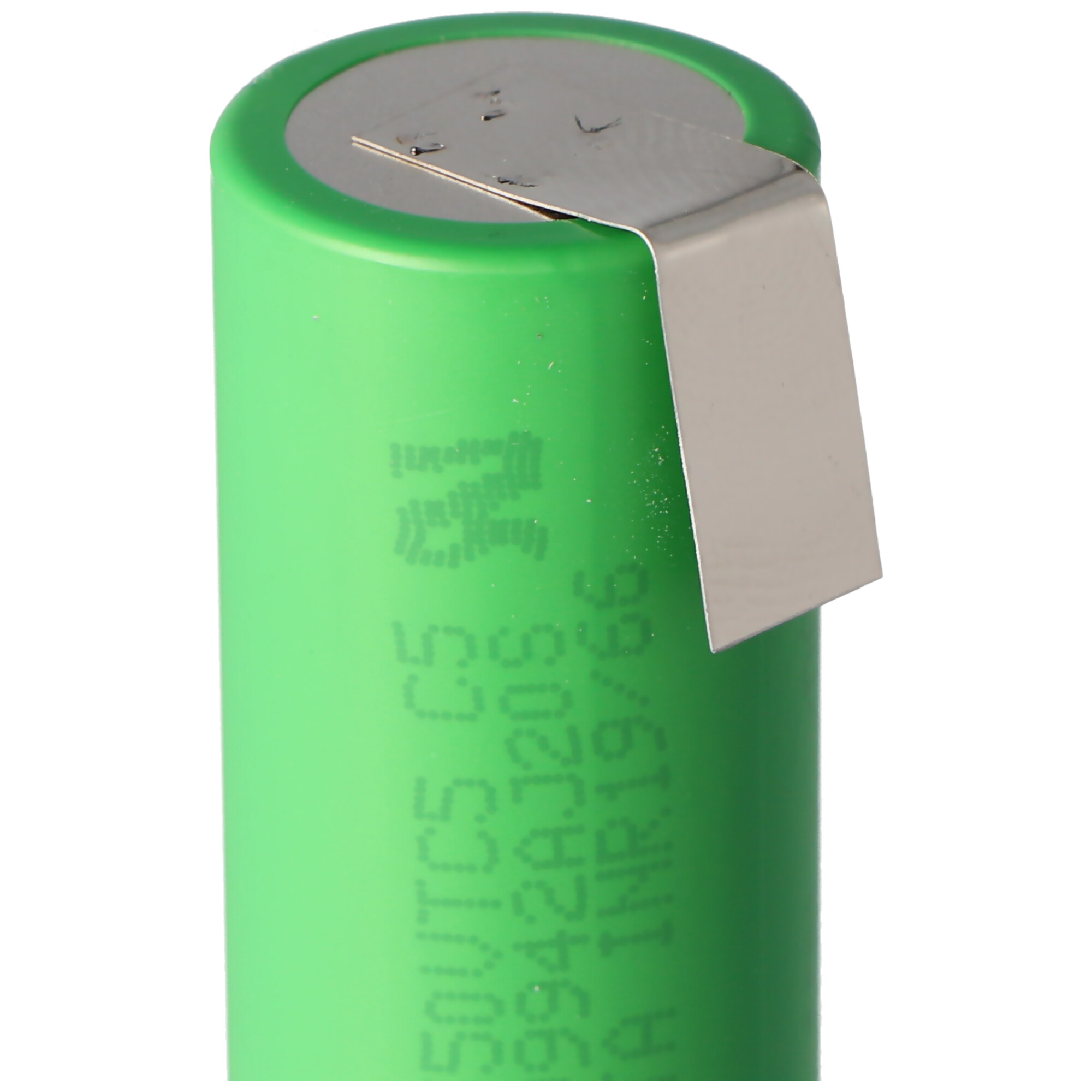 Eine grüne zylindrische Batterie mit Metallkontakt.