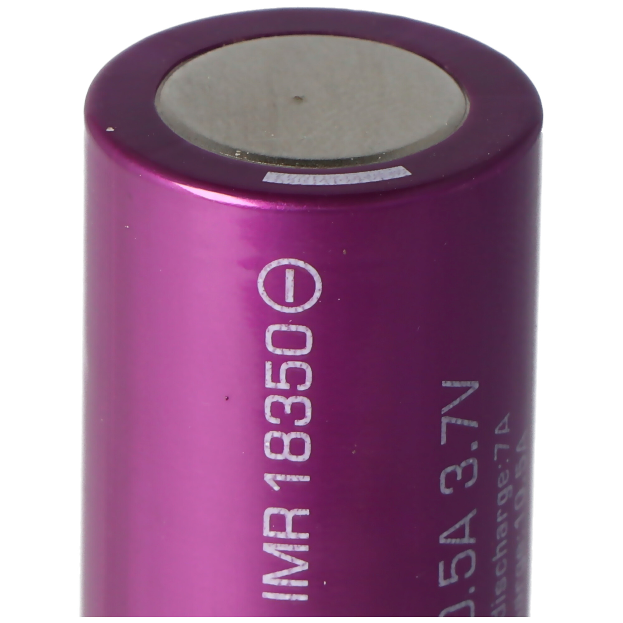 Lila zylindrische Batterie mit silbernem Deckel. Text auf der Batterie.