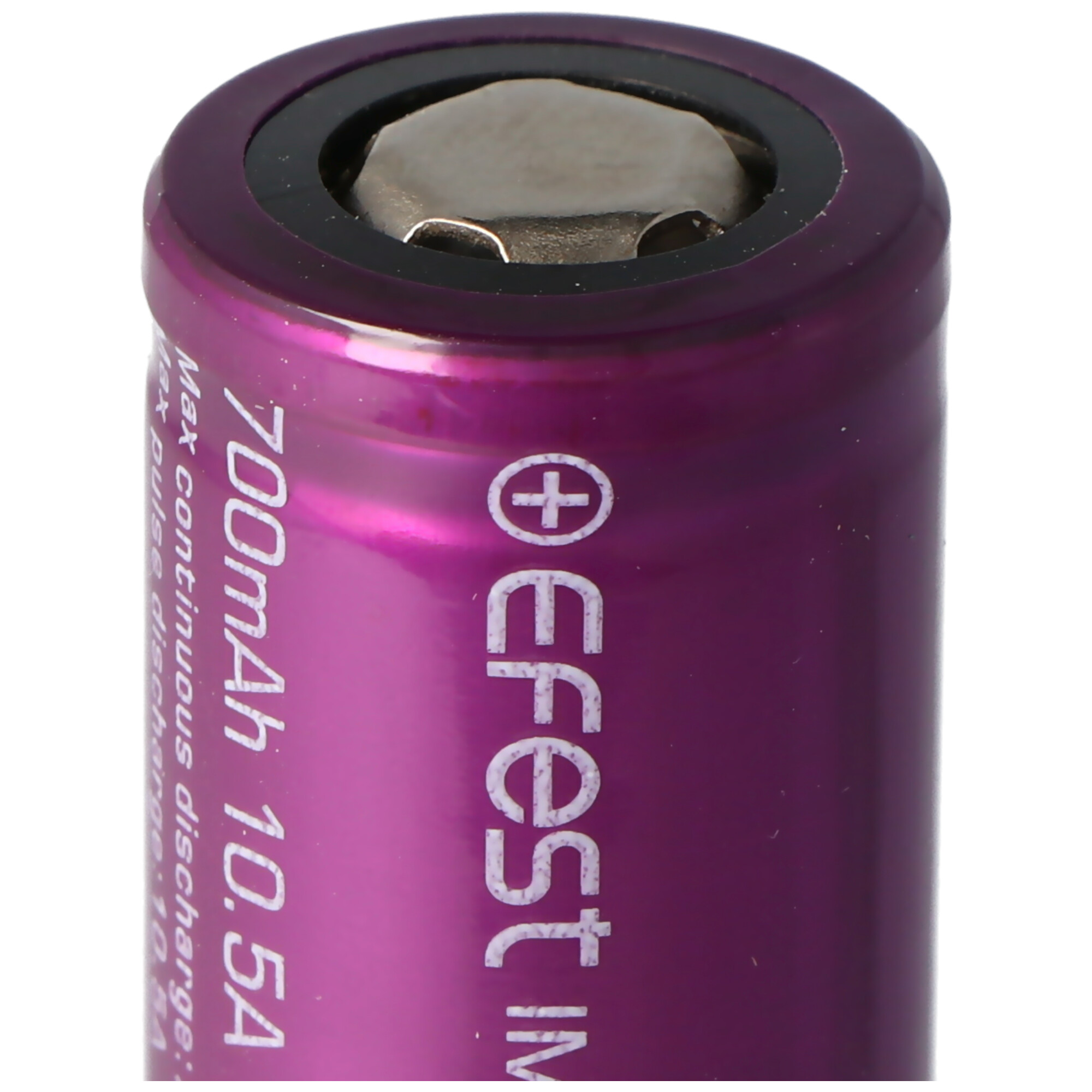 Eine lila zylindrische Batterie mit silberner Oberseite. Es hat Text und Markierungen darauf.