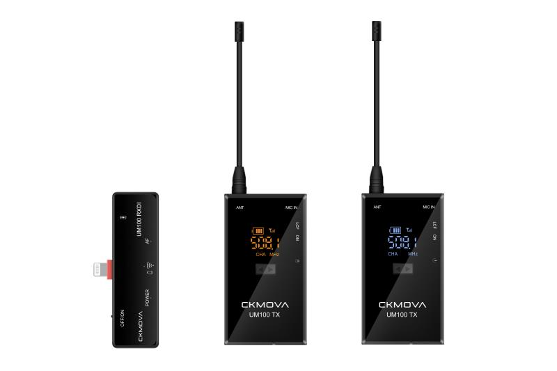 Drei schwarze drahtlose Mikrofon-Sender und Empfänger-Set auf Weiß.