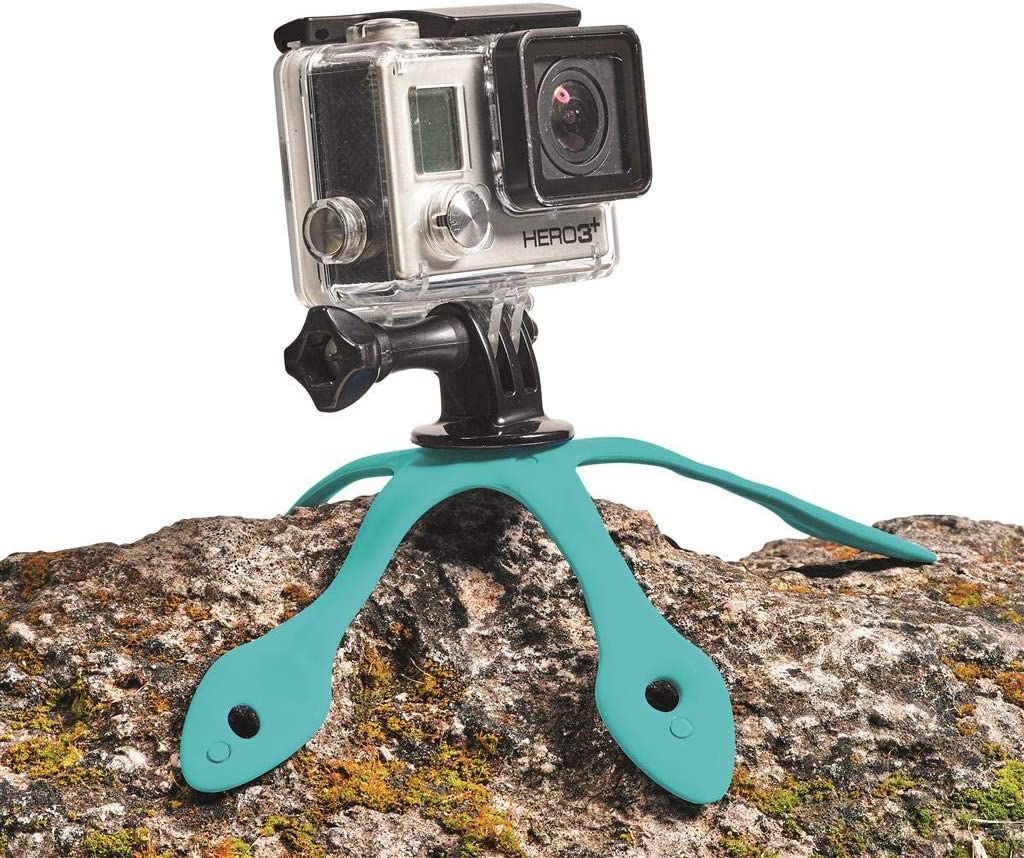GoPro-Kamera auf einem flexiblen Stativ montiert. Das Stativ steht auf einem Felsen.