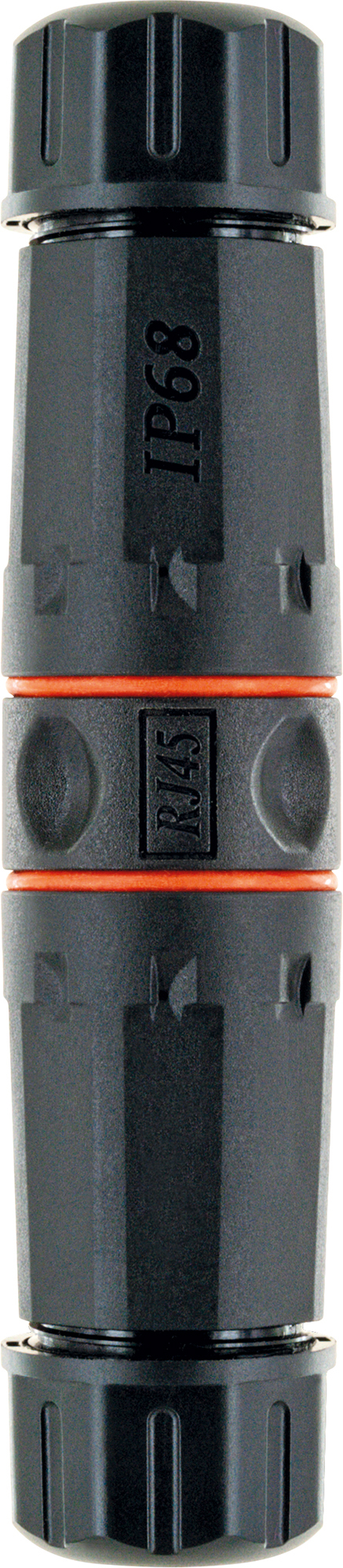 Ein schwarzer Stecker mit orangen Akzenten. Weißer Hintergrund.