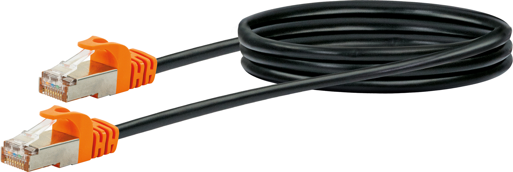 Cavo di rete nero con connettori arancioni. Il cavo è arrotolato.
