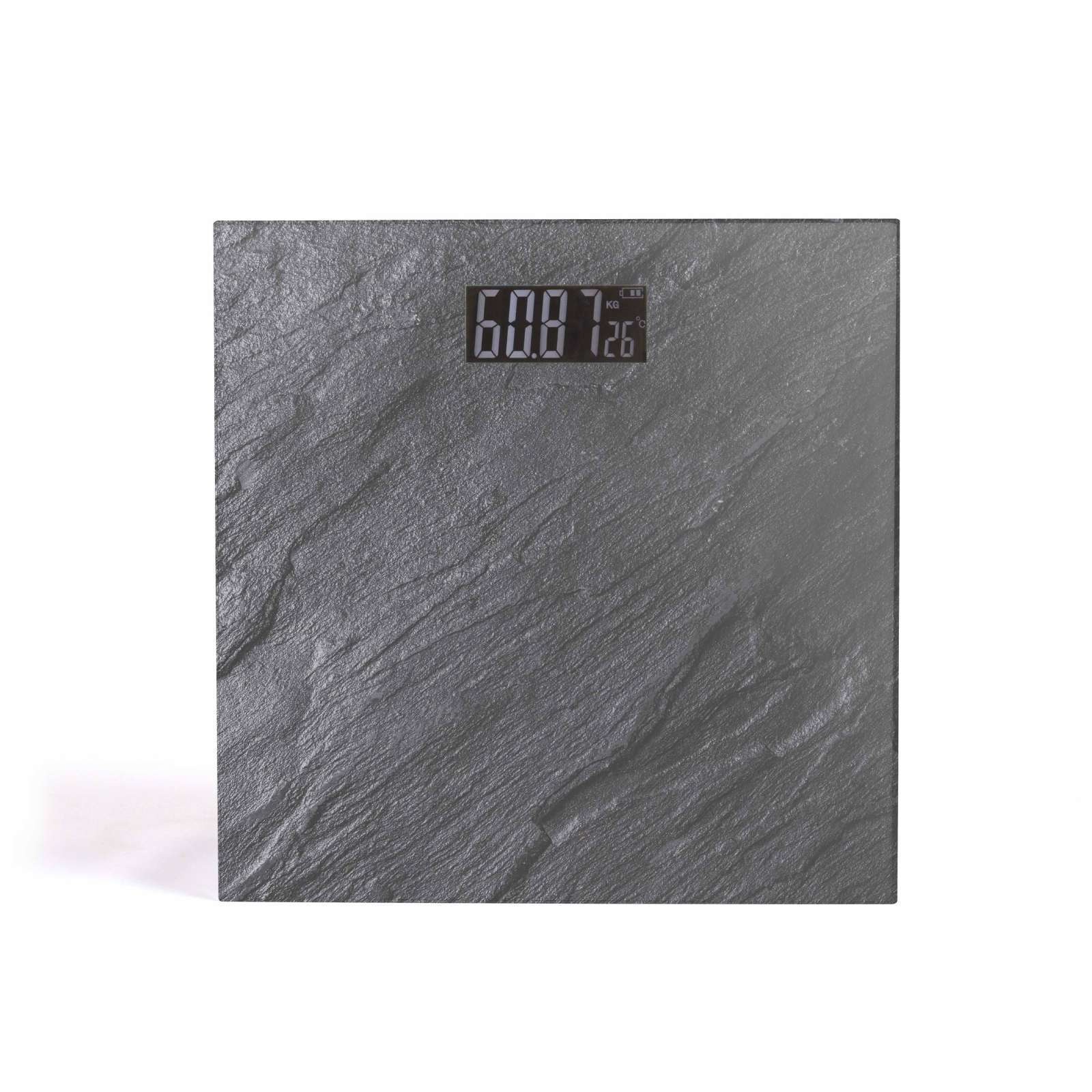 Szara, prostokątna cyfrowa waga łazienkowa pokazuje wagę 60,87 kg. Waga stoi na białej powierzchni.