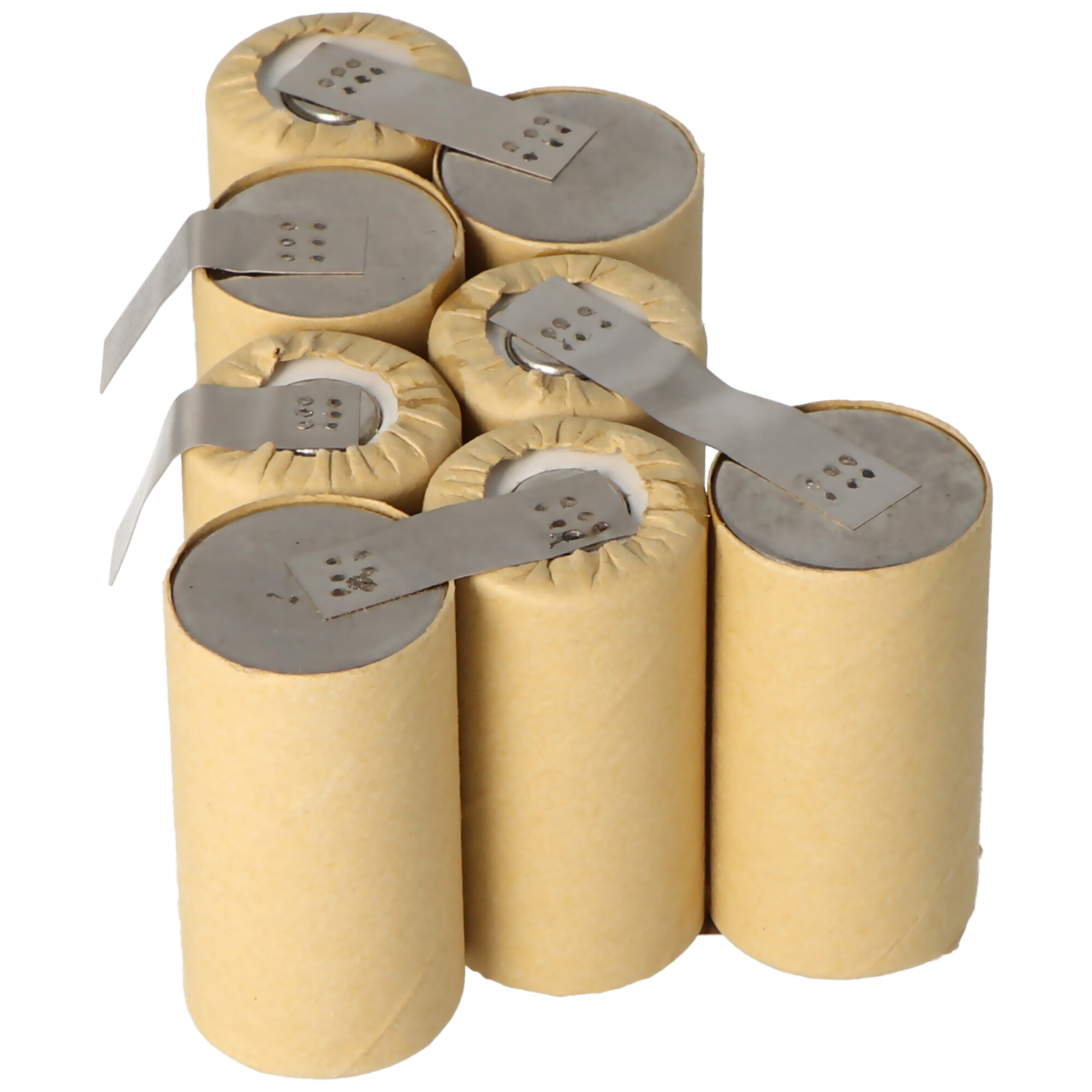 Sieben zylindrische Batterien in Beige, silberne Kontakte oben, in einem Stapel angeordnet. Weißer Hintergrund.
