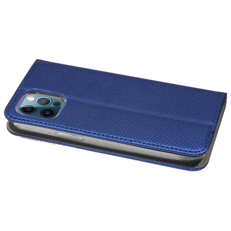 Blaues Telefonetui geöffnet, um ein Telefon zu zeigen. Das Etui hat ein strukturiertes Muster.