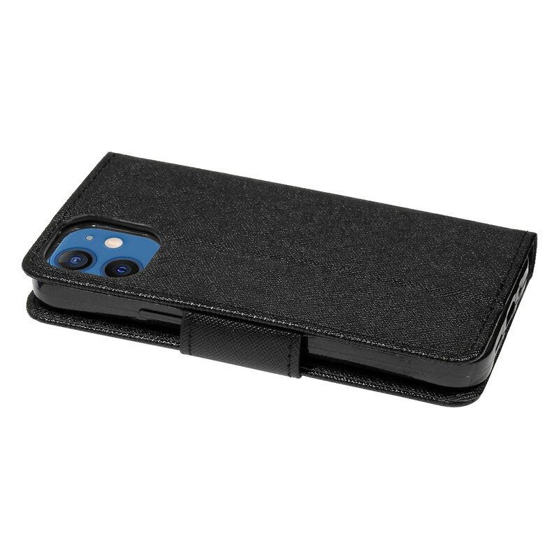 Eine geschlossene schwarze Handyhülle mit Magnetverschluss und Telefon darin.