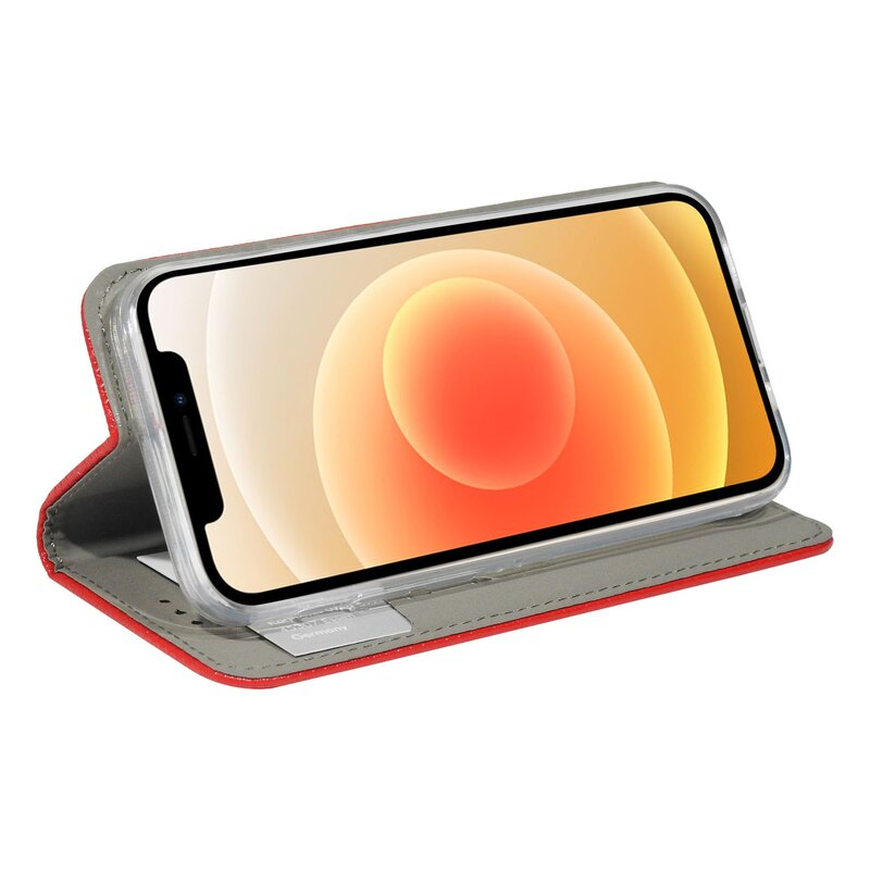 Rote Handyhülle mit Handy, auf weißem Untergrund.