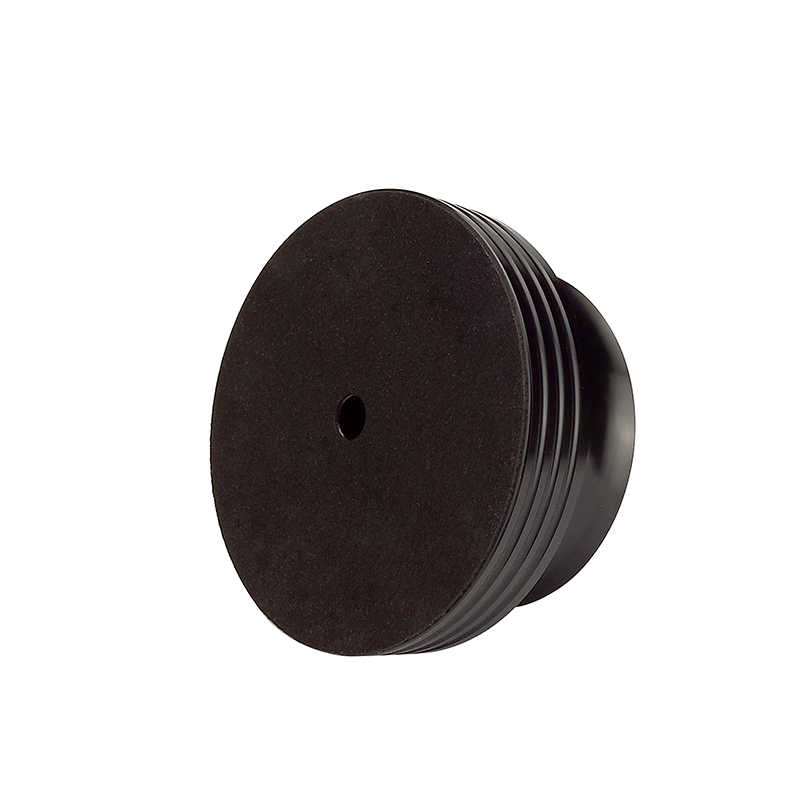Schwarzes Platten-Gewicht, mehrere Rillen. Schwarze Oberfläche, kreisförmige Form. Weißer Hintergrund.