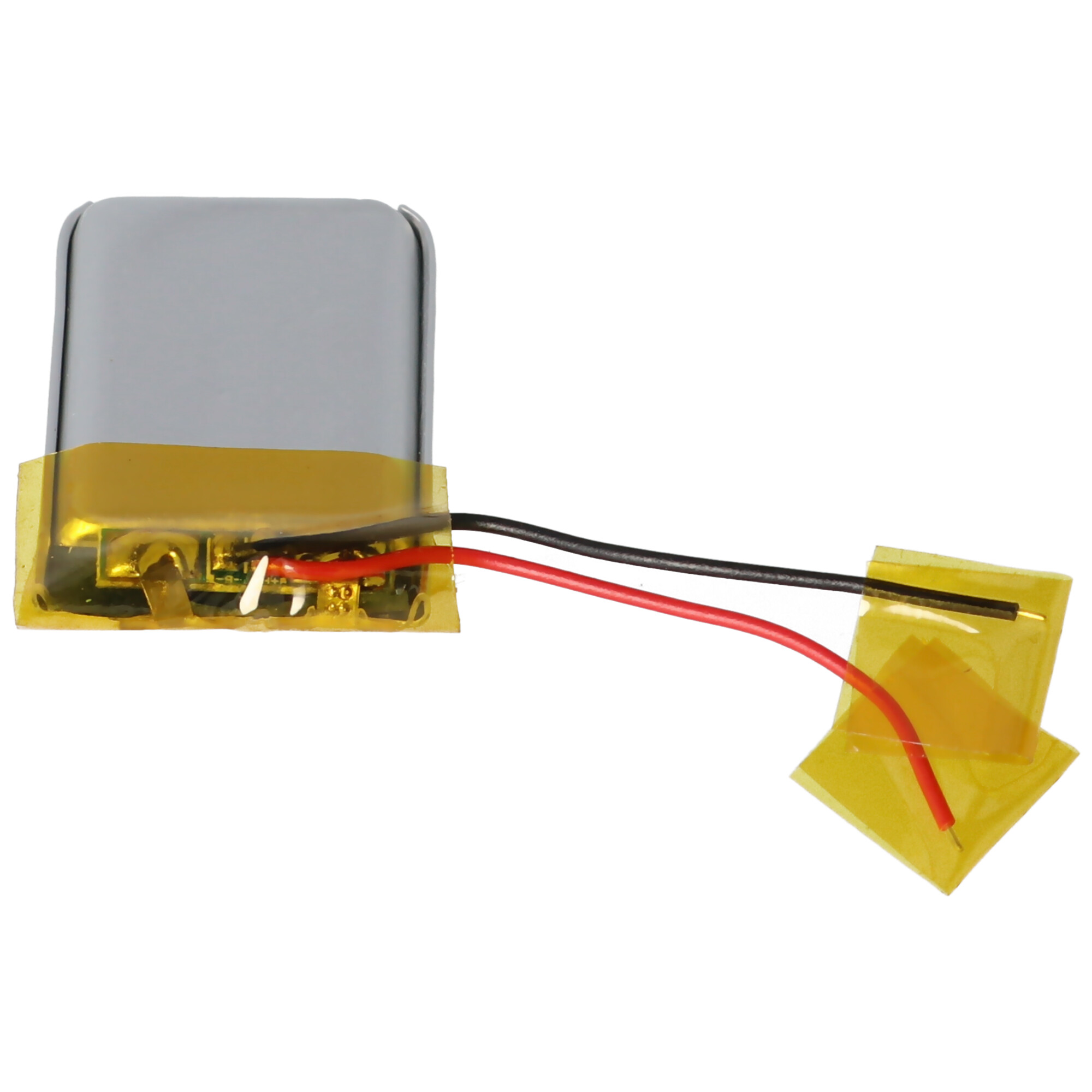 Eine kleine, rechteckige Batterie mit Drähten und gelbem Klebeband. Weißer Hintergrund. Drähte: Schwarz, rot, weiß.