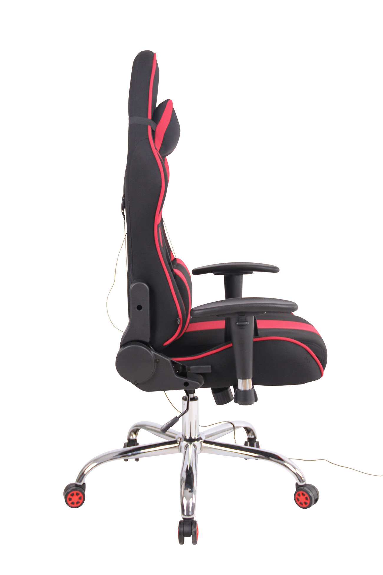 Gaming-Stuhl, schwarz und rot, auf weißem Hintergrund, Seitenansicht.