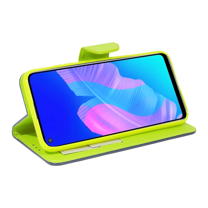 Geöffnete grüne Handyhülle mit einem Telefon mit blau-gelbem Design auf dem Bildschirm.