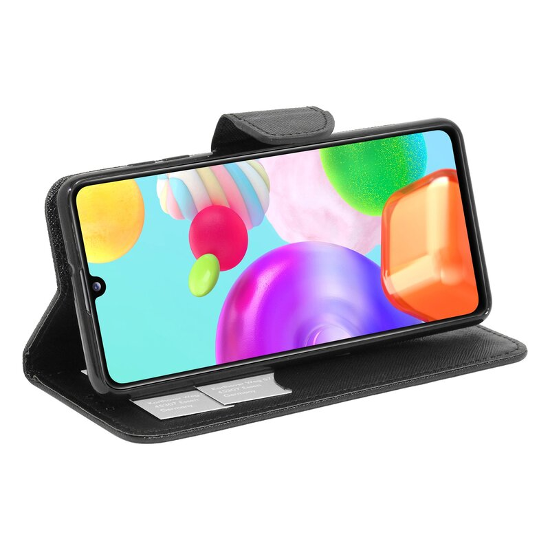 Schwarzes Telefon in einer offenen, schwarzen Hülle. Der Bildschirm zeigt farbenfrohe abstrakte Formen.