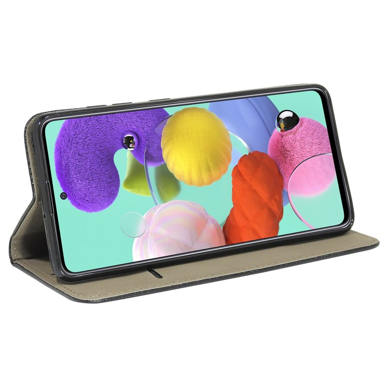 Telefon in einer Hülle, zeigt bunte abstrakte Formen auf dem Bildschirm. Gehäuse offen.