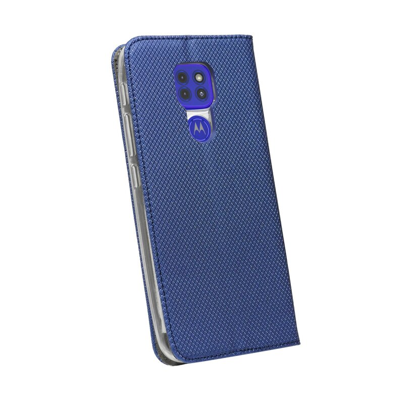 Ein blaues Telefonetui geschlossen, mit einem Motorola-Logo und einem strukturierten Muster. Das Telefon ist nicht sichtbar.
