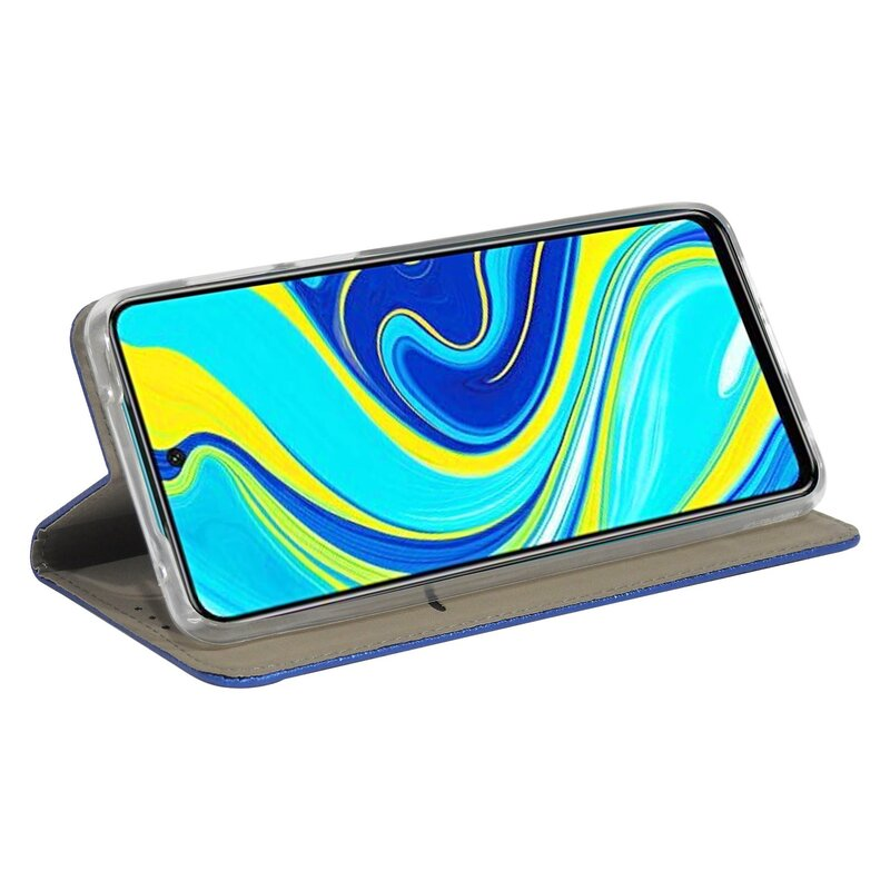 Telefon in blauem Case, geöffnet, Bildschirm zeigt blaue und gelbe Wirbel, weißer Hintergrund.