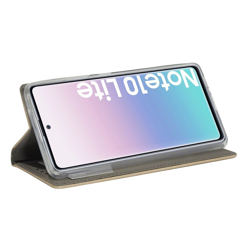 Smartphone in Hülle, offen. Bildschirm zeigt Farbverlauf mit 'Note10 Lite'. Graue Hülle, weißer Hg.
