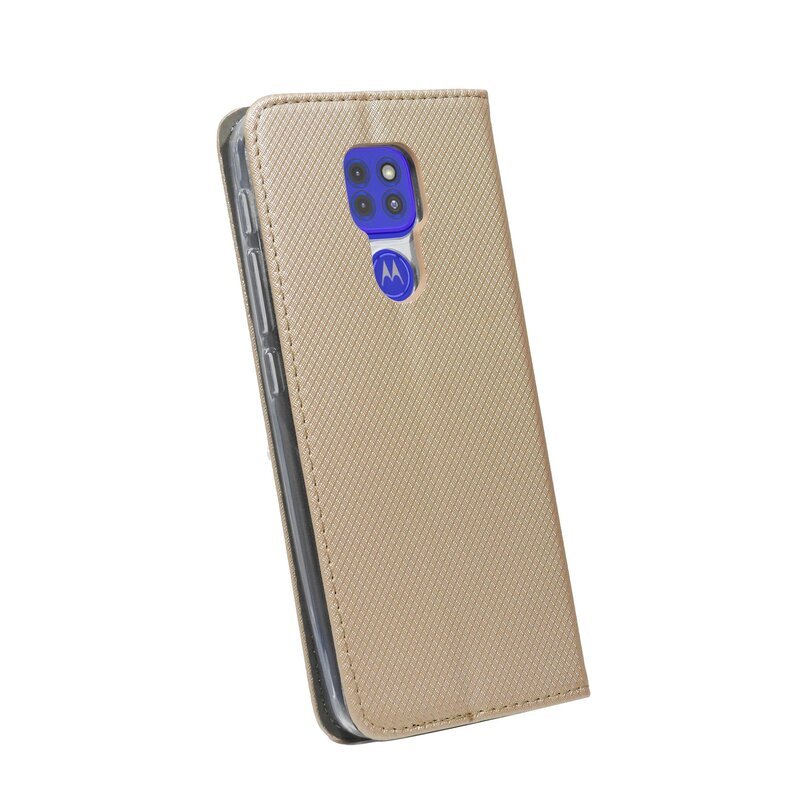 Goldenes Handycase, geschlossen, mit blauem Kameradetail, angewinkelte Ansicht.