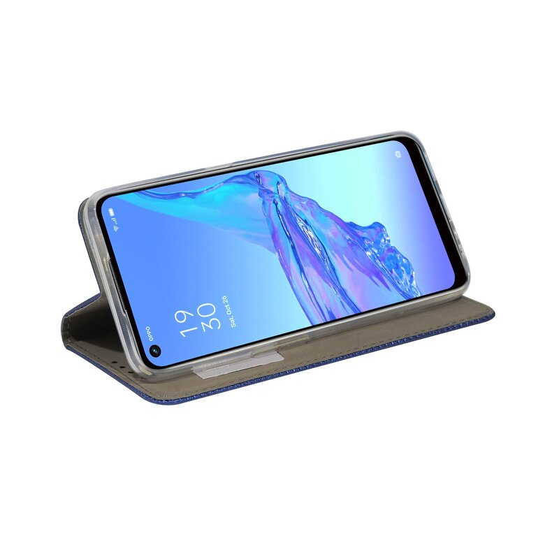 Geöffnete blaue Handyhülle mit Telefon, das den Bildschirm und das Datum zeigt, innen grau.