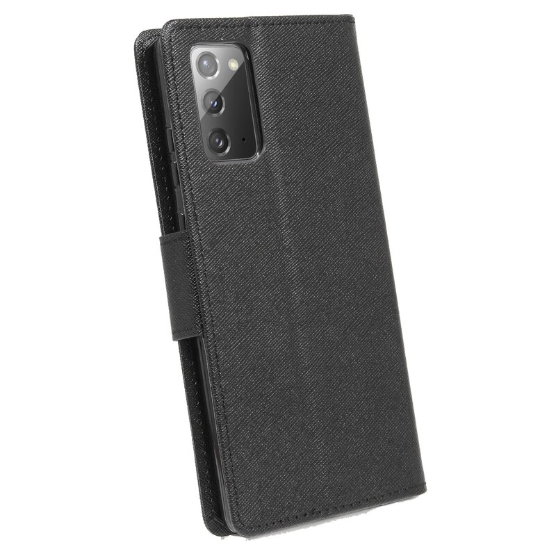 Eine schwarze Handyhülle mit Telefon, Kamera sichtbar. Auf weißem Hintergrund.