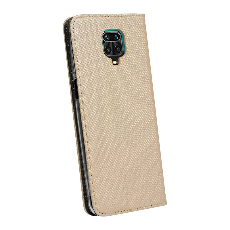 Eine beige Handyhülle mit strukturiertem Muster, geöffnet, um ein Telefon zu zeigen.