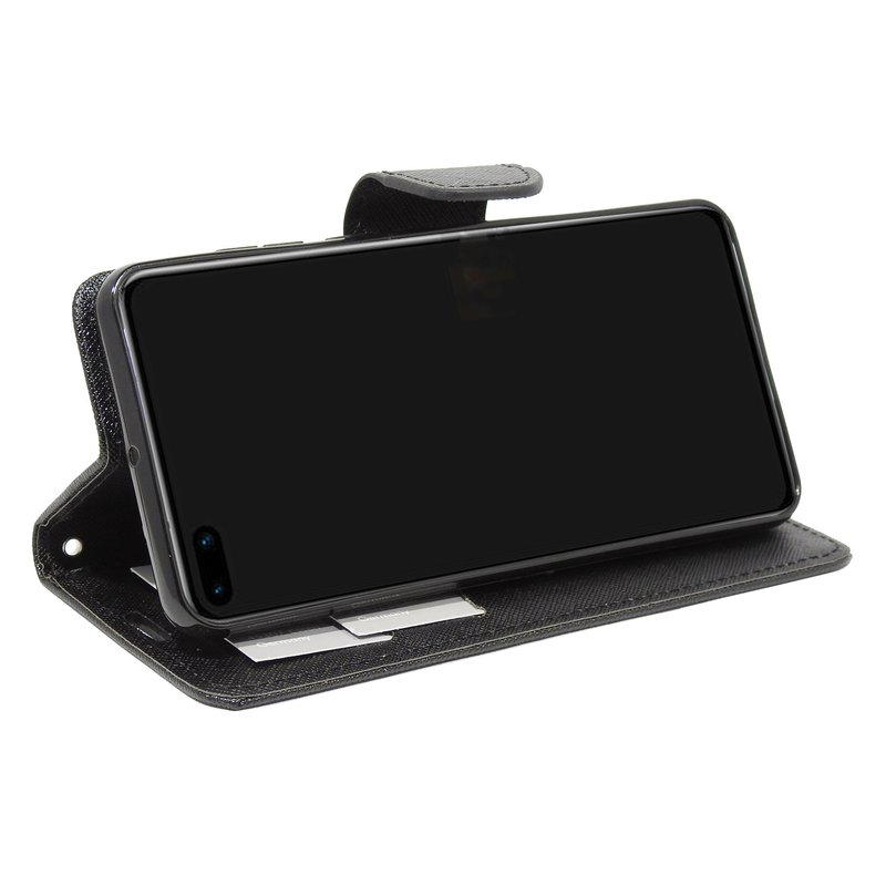 Schwarzes Telefon in offener Brieftasche. Schwarzer Innenraum, schwarzer Riemen. Weißer Hintergrund.