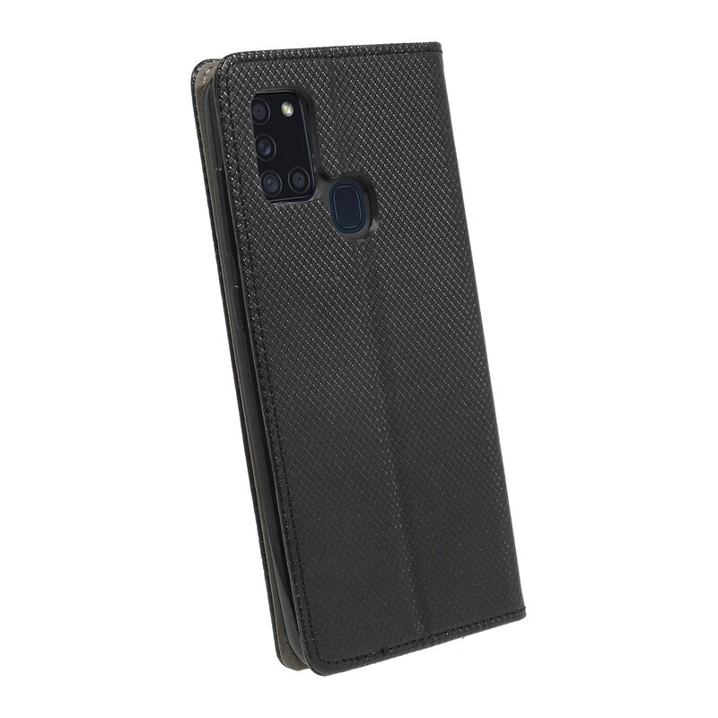 Schwarze Smartphone-Hülle mit strukturierter Oberfläche. Die Hülle ist geschlossen und abgewinkelt.