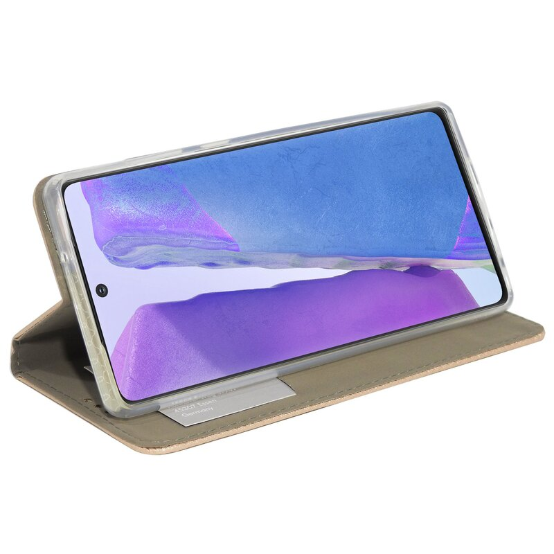 Telefon in einer Hülle, die einen blauen Bildschirm anzeigt. Hülle ist beige.