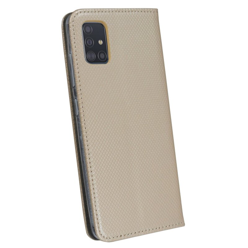 Goldenes Handycase mit strukturierter Oberfläche, mit Kameraausschnitt und Taste.