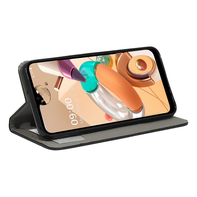Ein Smartphone in einer braunen Hülle. Der Bildschirm zeigt eine Telefonschnittstelle mit der Uhrzeit 09:00 an.