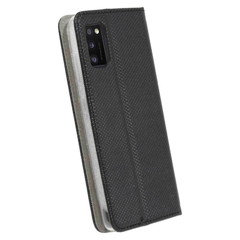 Schwarze Telefonhülle, geschlossen. Telefon mit Kamera sichtbar. Strukturierte, dunkle Oberfläche.
