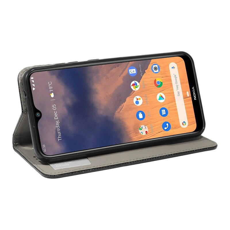 Schwarze Handyhülle, Brieftaschenstil, die den Telefonbildschirm zeigt. Grauer Innenraum, sichtbares Datum und Uhrzeit.