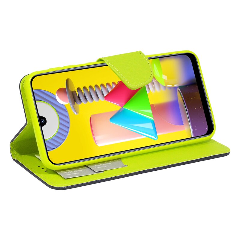 Grüne Handyhülle, offen, zeigt Telefonbildschirm mit Design.