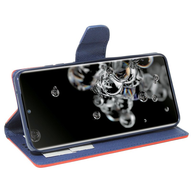 Smartphone in einer Hülle mit farbenfrohem Bildschirm. Wasserblasen auf dem Bildschirm.