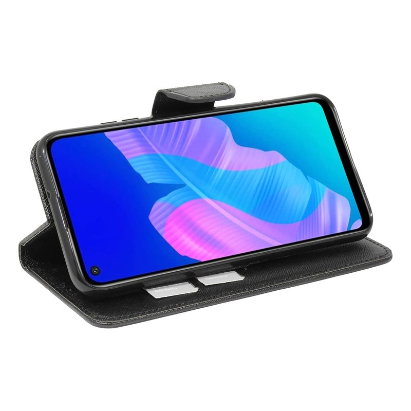 Schwarzes Telefon in schwarzer Hülle, offen. Bildschirm zeigt blaue und lila Farben. Weißer Hintergrund.