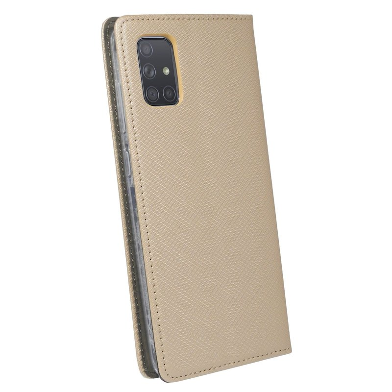 Beige Handyhülle mit sichtbarem Telefon. Das Telefon hat eine Quad-Kamera und ein beiges Finish.